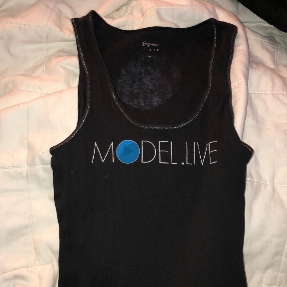 Model live - Picture 2 of 4